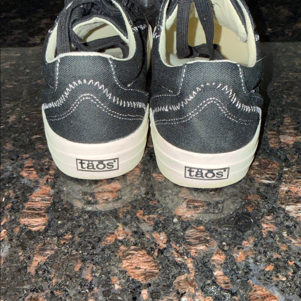 Taos Footwear Black Canvas Low-Top Sneakers with White Sole Size 6.5 - Picture 2 of 4